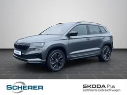 Graphitegrau metallic (metallic) Gebraucht 2024 Skoda Karoq SportLine SUV | 41.480 € (Teuer)