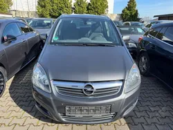 Grau Gebraucht 2011 Opel Zafira Design Edition Van / Kleinbus | 3.390 € (Guter Preis)