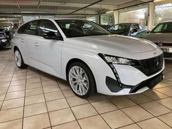 Weiss Gebraucht 2024 Peugeot 308 Active Kombi | 27.990 € (Guter Preis)