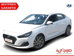 Weiß Gebraucht 2020 Hyundai i30 Style Limousine | 18.990 € (Fairer Preis)