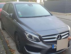 Grau Gebraucht 2017 Mercedes B250 Edition Van / Kleinbus | 17.500 € (Fairer Preis)
