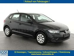 Deep black perleffekt Gebraucht 2024 VW Polo Life Kleinwagen | 22.195 € (Etwas zu teuer)