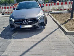 Grau Gebraucht 2019 Mercedes A180 AMG line Limousine | 22.800 € (Fairer Preis)