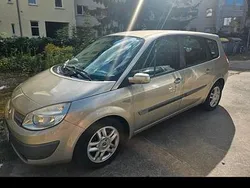 Gold Gebraucht 2006 Renault Grand Scénic II Van / Kleinbus | 3.699 € (Etwas zu teuer)