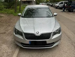 Silber Gebraucht 2016 Skoda Superb Ambition Limousine | 16.700 € (Fairer Preis)