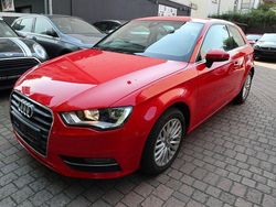 Rot (metallic) Gebraucht 2013 Audi A3 Ambiente Limousine | 12.990 € (Guter Preis)