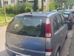 Grau Gebraucht 2004 Opel Meriva Van / Kleinbus | 1.490 € (Teuer)