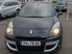 Grau Gebraucht 2010 Renault Scénic III Dynamique Van / Kleinbus | 3.900 € (Fairer Preis)
