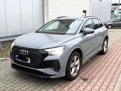 Grau Gebraucht 2022 Audi Q4 e-tron Ambiente SUV | 25.800 € (Guter Preis)