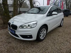 Weiß Gebraucht 2017 BMW 220 Active Tourer Sport Line Van / Kleinbus | 15.480 € (Fairer Preis)