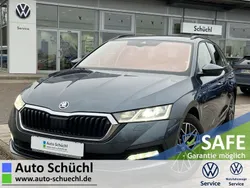 Quarzgrau metallic Gebraucht 2021 Skoda Octavia Clever Kombi | 29.370 € (Etwas zu teuer)