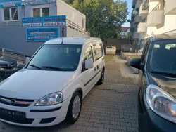 Weiß Gebraucht 2010 Opel Combo Basis Van / Kleinbus | 5.900 € (Teuer)