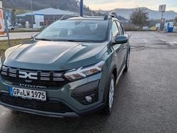 Grün Gebraucht 2023 Dacia Sandero Expression Limousine | 18.300 € (Etwas zu teuer)