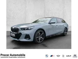 Grau Gebraucht 2024 BMW 520 M Sport Kombi | 52.750 € (Superpreis)