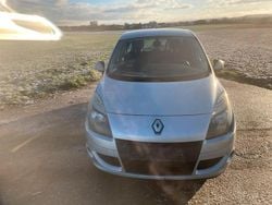Grau Gebraucht 2011 Renault Scénic III Van / Kleinbus | 2.650 € (Guter Preis)