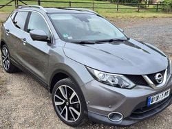 Grau Gebraucht 2015 Nissan Qashqai Tekna SUV | 10.889 € (Fairer Preis)