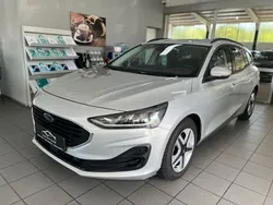 Silber Gebraucht 2022 Ford Focus Kombi | 17.990 € (Guter Preis)