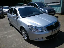 Silber Gebraucht 2012 Skoda Octavia Family Kombi | 7.490 € (Fairer Preis)