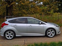 Silber Gebraucht 2014 Ford Focus ST Limousine | 8.200 € (Guter Preis)