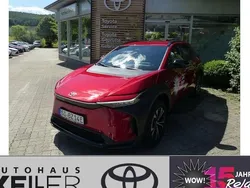 Karminarot metallic Gebraucht 2025 Toyota bZ4X SUV | 39.960 € (Guter Preis)
