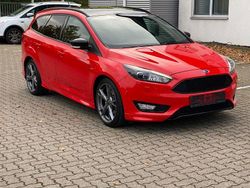 Rot Gebraucht 2017 Ford Focus ST-Line Limousine | 11.990 € (Teuer)