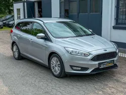Silber Gebraucht 2015 Ford Focus Kombi | 7.450 € (Fairer Preis)