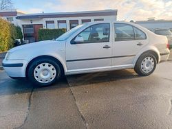 Silber Gebraucht 2000 VW Bora Kleinwagen | 2.690 € (Etwas zu teuer)