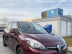 Rot Gebraucht 2014 Renault Mégane III Limousine | 5.900 € (Guter Preis)