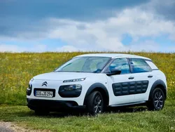 Weiß Gebraucht 2018 Citroën C4 Cactus PureTech Kleinwagen | 10.200 €