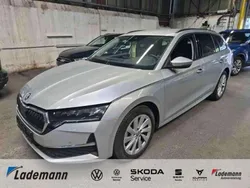 Brilliantsilber Gebraucht 2024 Skoda Octavia Kombi | 28.429 € (Superpreis)