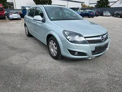 Grau Gebraucht 2009 Opel Astra Limousine | 1.350 € (Superpreis)