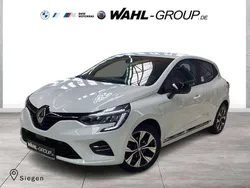 Weiß Gebraucht 2023 Renault Clio V Evolution Limousine | 15.440 € (Fairer Preis)