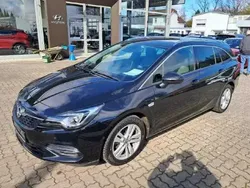 Onyx schwarz (metallic) Gebraucht 2020 Opel Astra Business Elegance Kombi | 15.290 € (Fairer Preis)