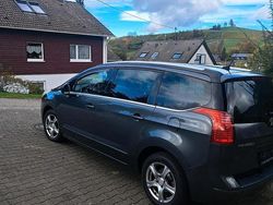 Grau Gebraucht 2010 Peugeot 5008 Van / Kleinbus | 5.499 € (Teuer)