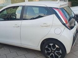 Weiß Gebraucht 2017 Toyota Aygo X-cite Kleinwagen | 6.300 € (Fairer Preis)