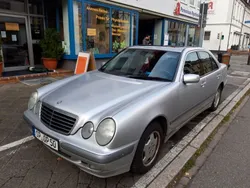 Silber Gebraucht 1999 Mercedes E240 Classic Limousine | 2.950 € (Fairer Preis)