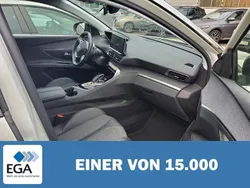 Weiß metallic Gebraucht 2022 Peugeot 3008 Allure | 24.030 € (Superpreis)