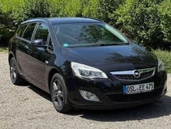 Schwarz Gebraucht 2011 Opel Astra Selection Kombi | 4.500 € (Fairer Preis)