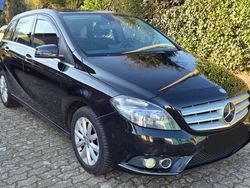 Kosmosschwarz metalliclack Gebraucht 2014 Mercedes B180 Van / Kleinbus | 4.800 €