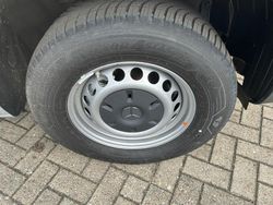 Iridiumsilber Neu 2025 Mercedes Sprinter Van | 42.828 € (Guter Preis)