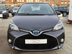 Grey metallic Gebraucht 2014 Toyota Yaris Hybrid Comfort Kleinwagen | 10.799 € (Etwas zu teuer)