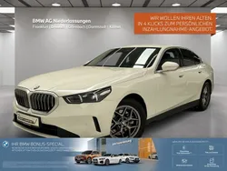 Weiß Gebraucht 2024 BMW 520 Comfort Edition Limousine | 47.970 € (Guter Preis)