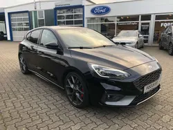 Iridiumschwarz metallic (metallic) Gebraucht 2019 Ford Focus ST Limousine | 28.900 € (Teuer)