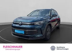 Gruen Gebraucht 2024 VW Tiguan R-line SUV | 37.690 € (Superpreis)