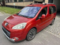 Rot Gebraucht 2009 Peugeot Partner Tepee Tendance Van / Kleinbus | 3.950 € (Superpreis)