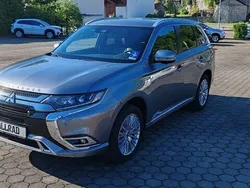 Grau Gebraucht 2019 Mitsubishi Outlander P-HEV Top SUV | 24.490 € (Fairer Preis)