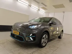 Grau Gebraucht 2021 Kia e-Niro 2 SUV | 16.450 € (Superpreis)