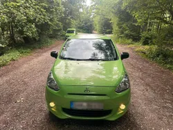 Grün Gebraucht 2015 Mitsubishi Space Star Kleinwagen | 2.950 €
