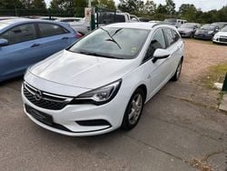 Weiß Gebraucht 2018 Opel Astra Edition Kombi | 7.234 € (Fairer Preis)