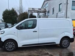 Weiß Gebraucht 2020 Opel Vivaro Selection Van / Kleinbus | 6.750 € (Superpreis)